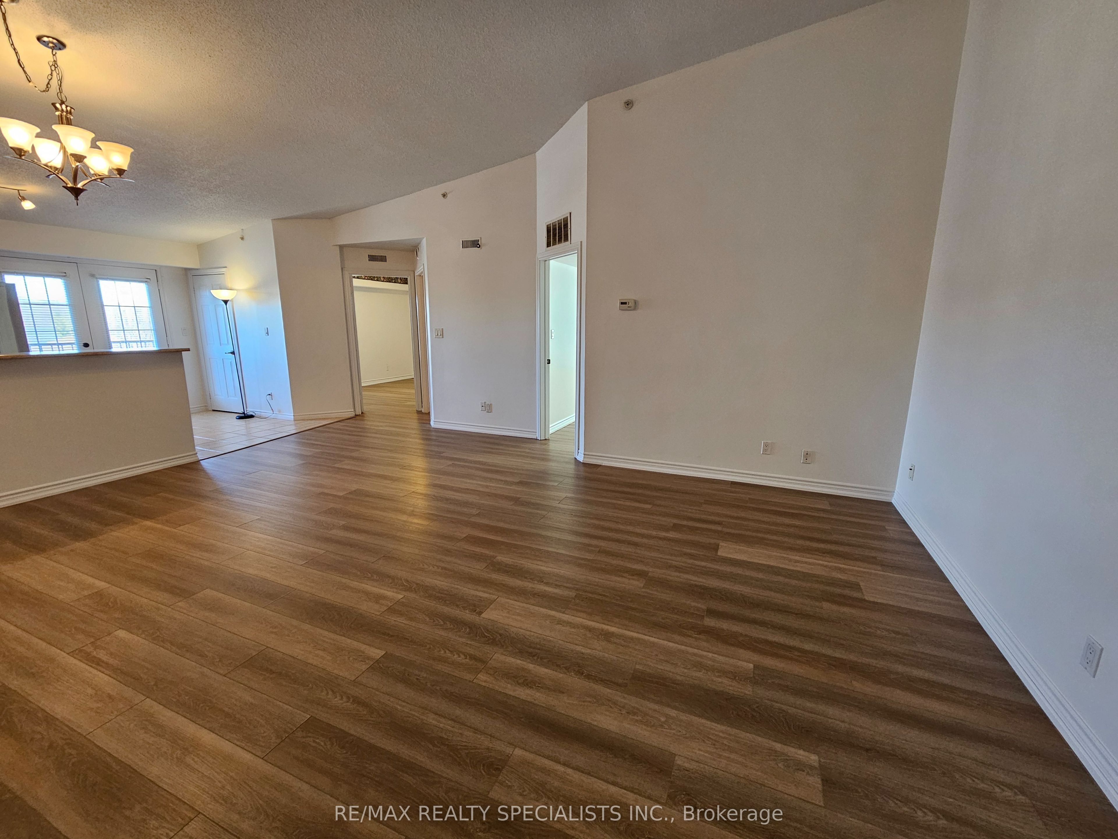 Unit 412 - 4025 Kilmer Drive, Burlington 4