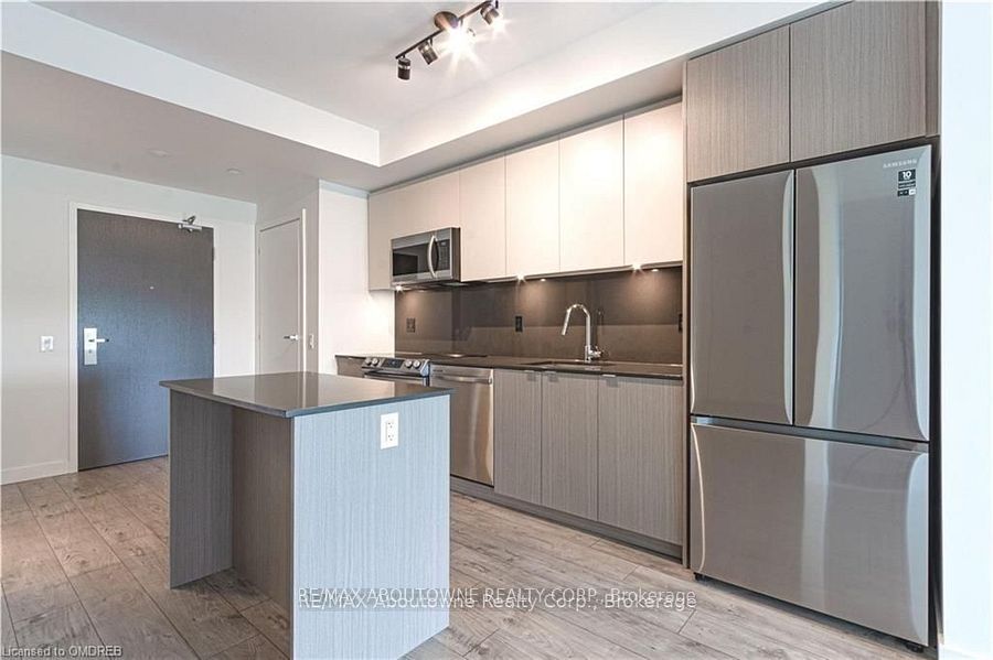 Unit B0721 - 133 Bronte Road, Oakville 3