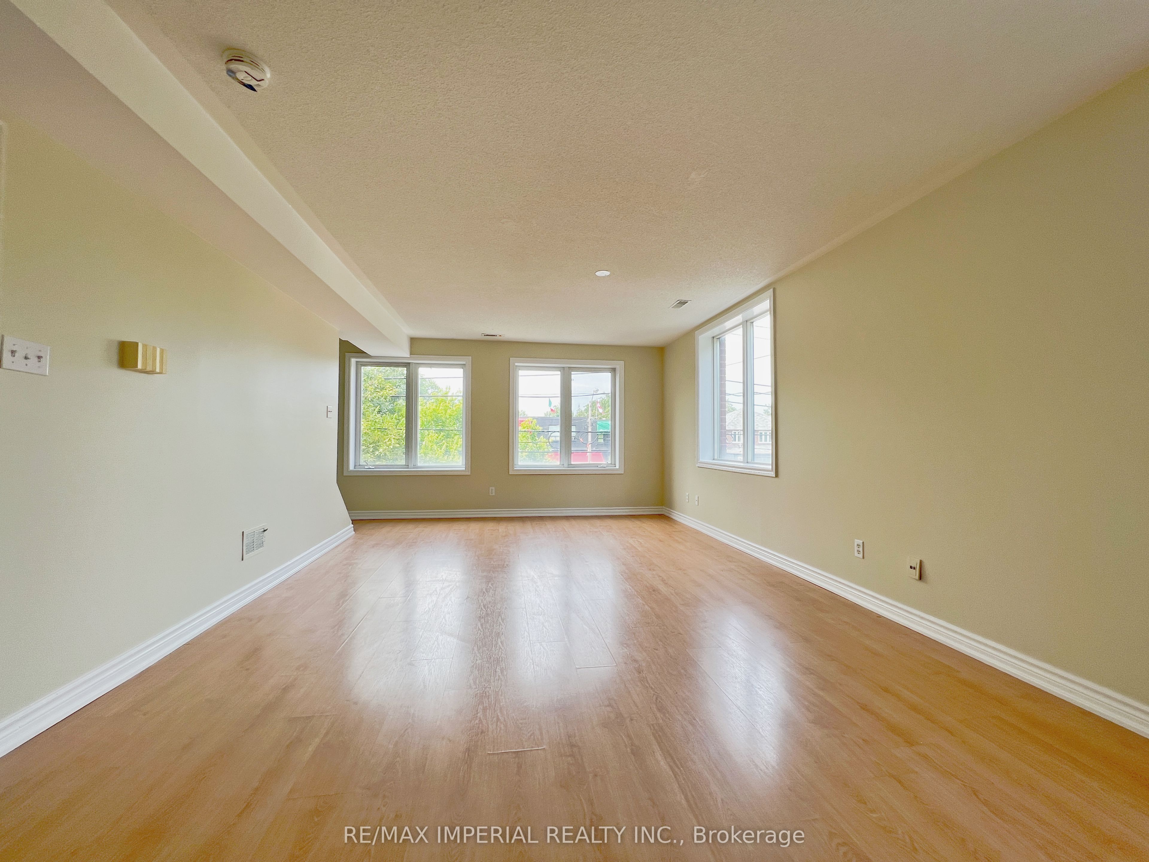 621A The Queensway, Etobicoke 4
