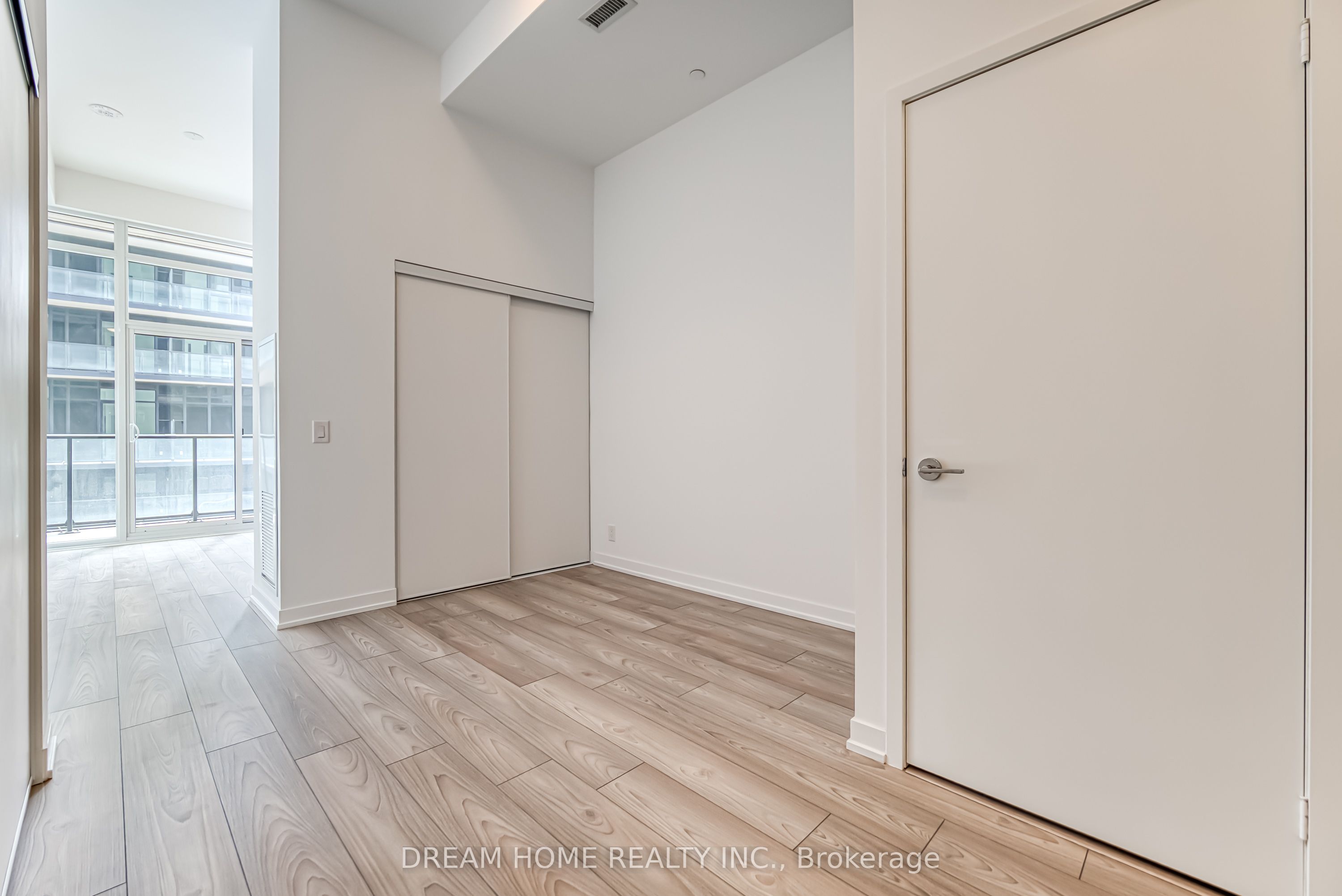 Unit 705 - 285 Dufferin Street, Toronto 4