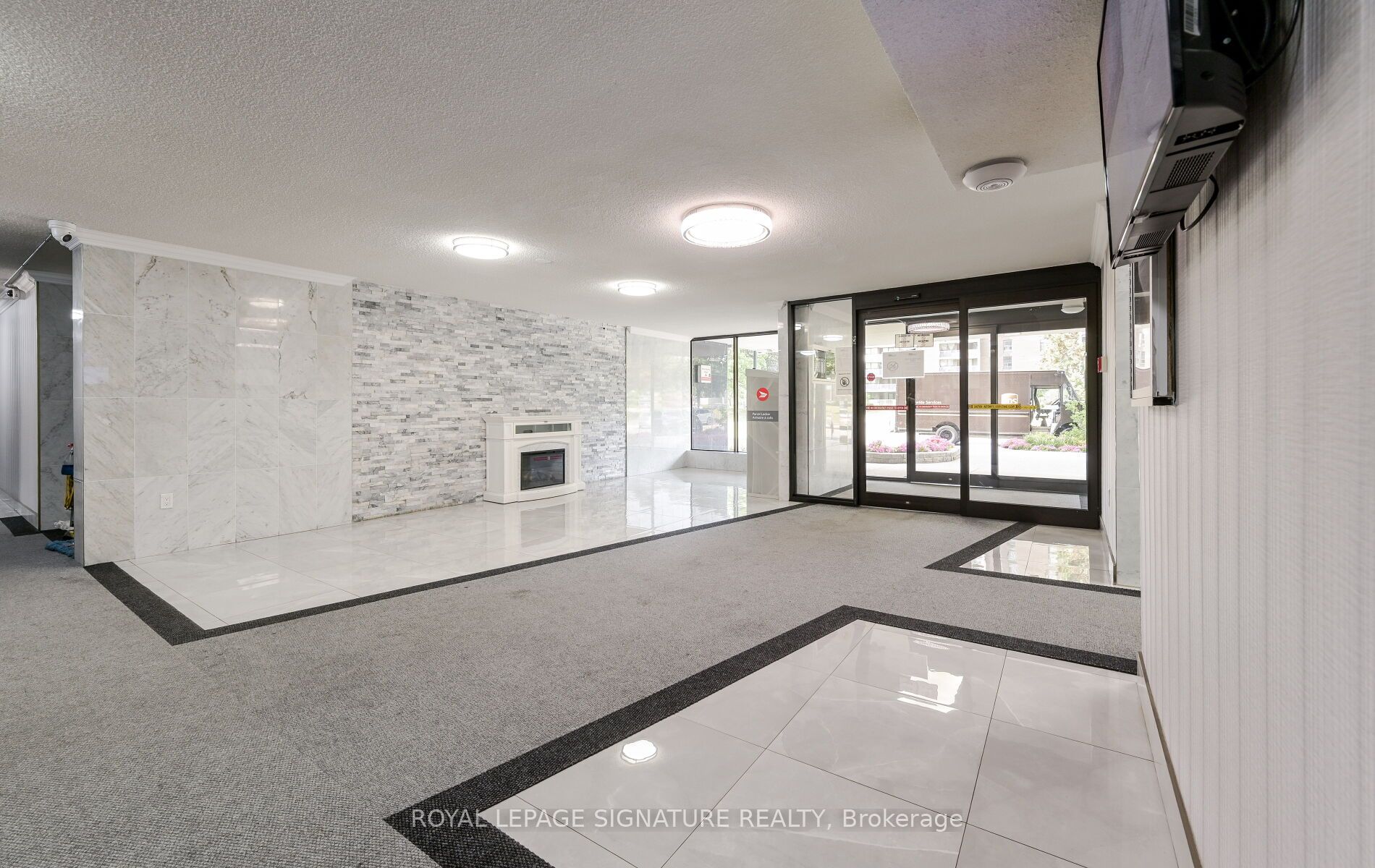 Unit 801 - 4 Kings Cross Road, Brampton 2