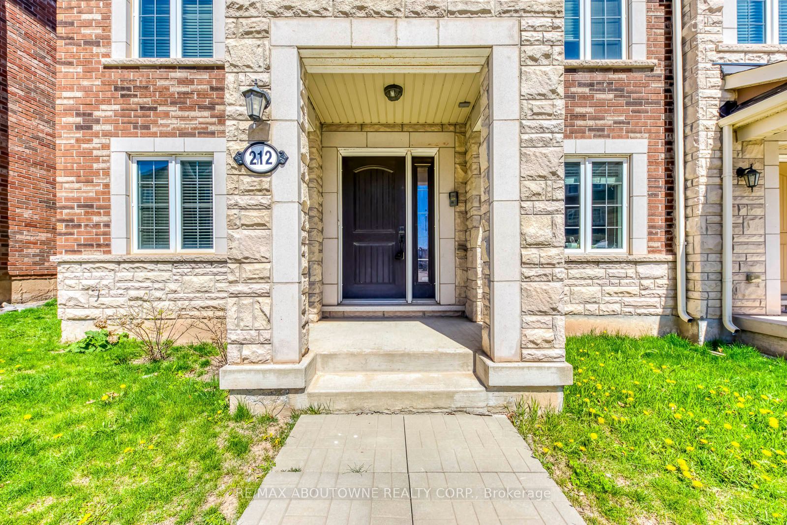 212 Ellen Davidson Drive, Oakville 2