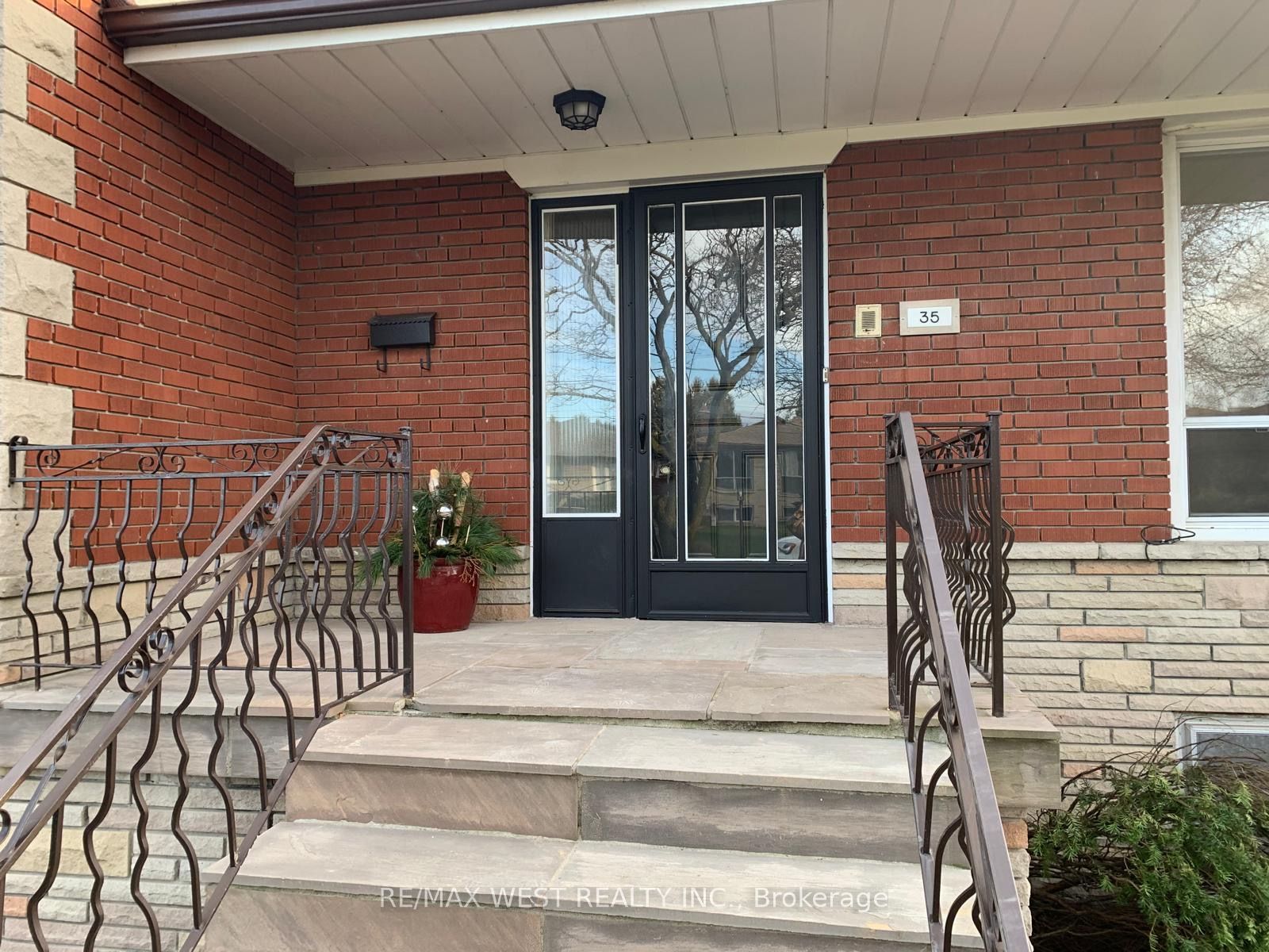 Unit Main - 35 Lilywood Road, North York 3