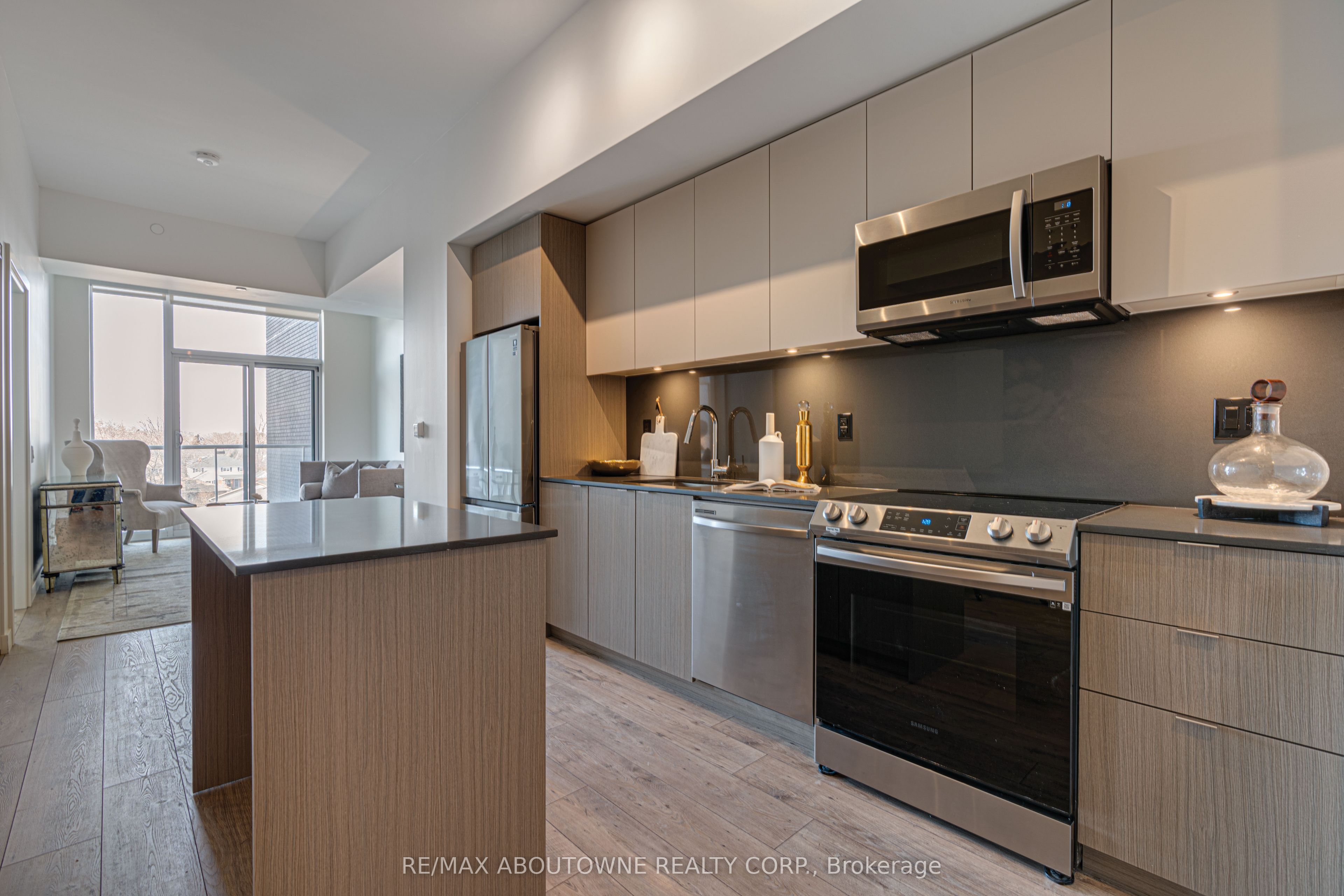 Unit BO908 - 133 Bronte Road, Oakville 3