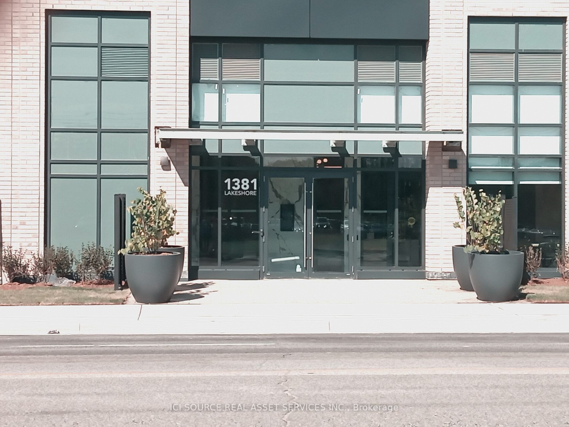 Unit 525 - 1381 Lakeshore Road E, Mississauga 3