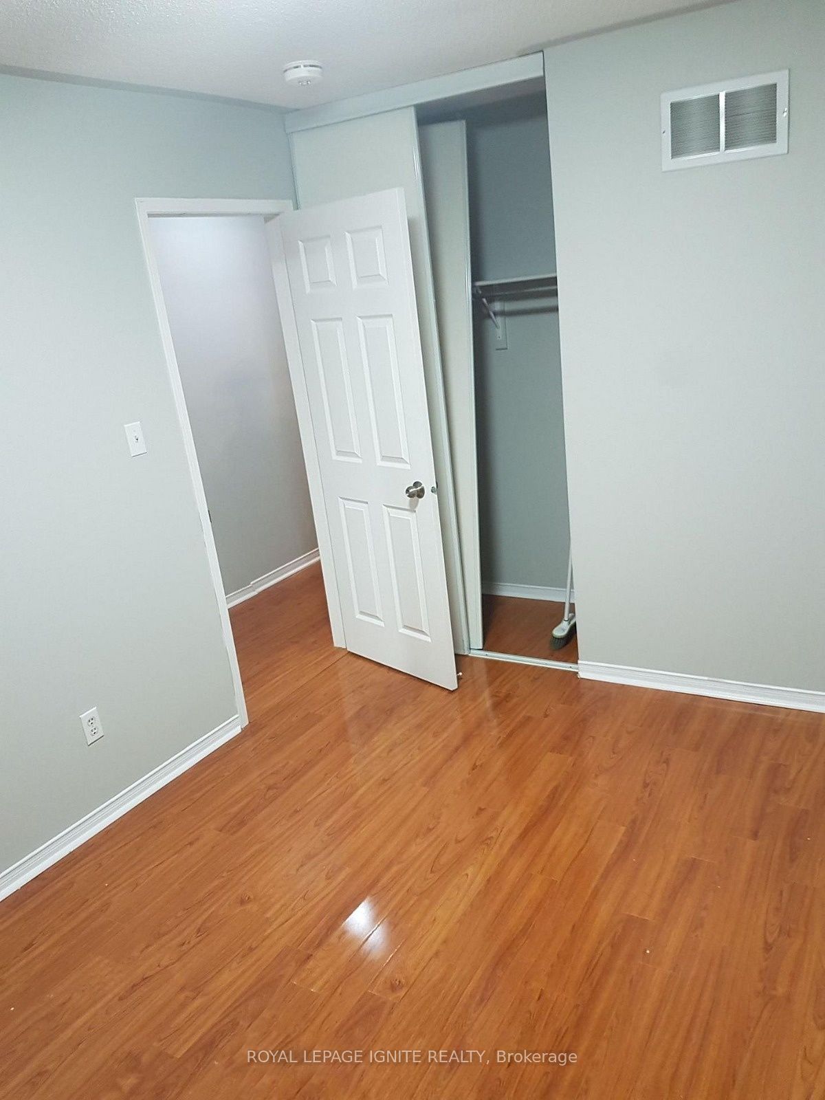 26 Roxton Crescent, Brampton 5