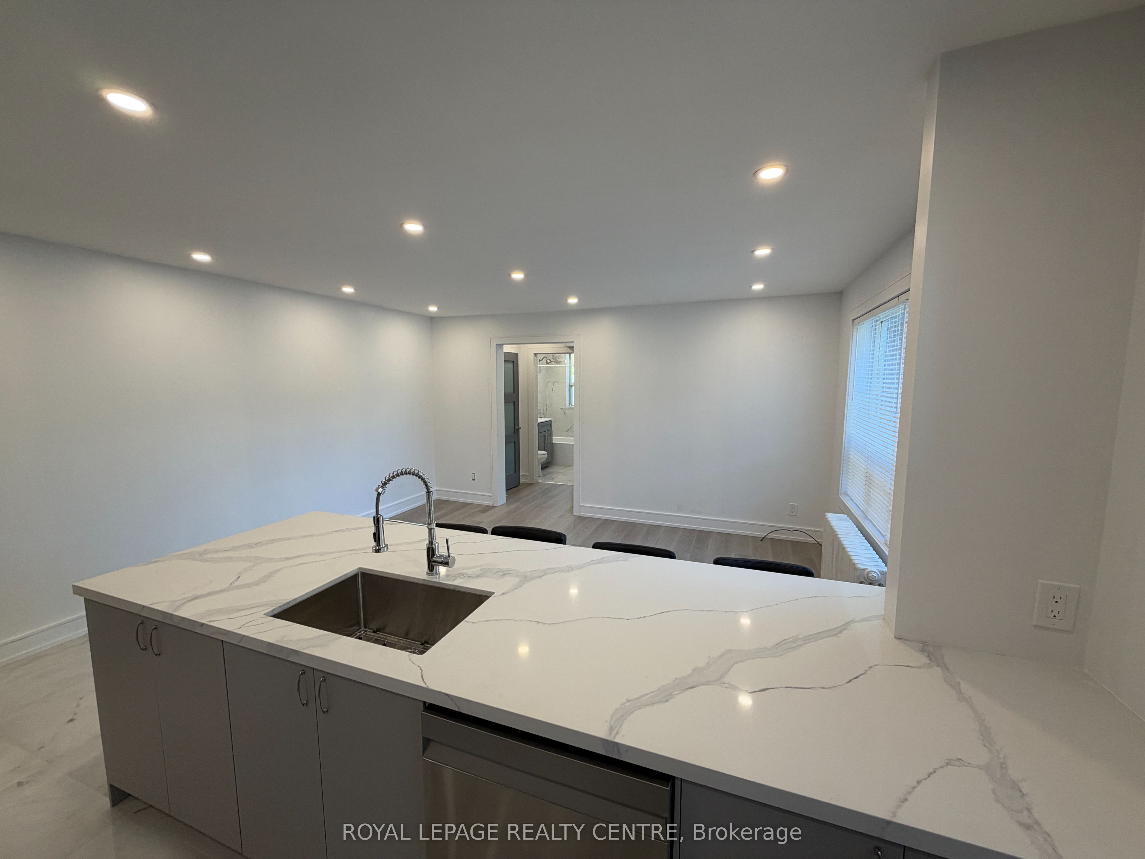 Unit 6 - 342 Lakeshore Road W, Mississauga 4