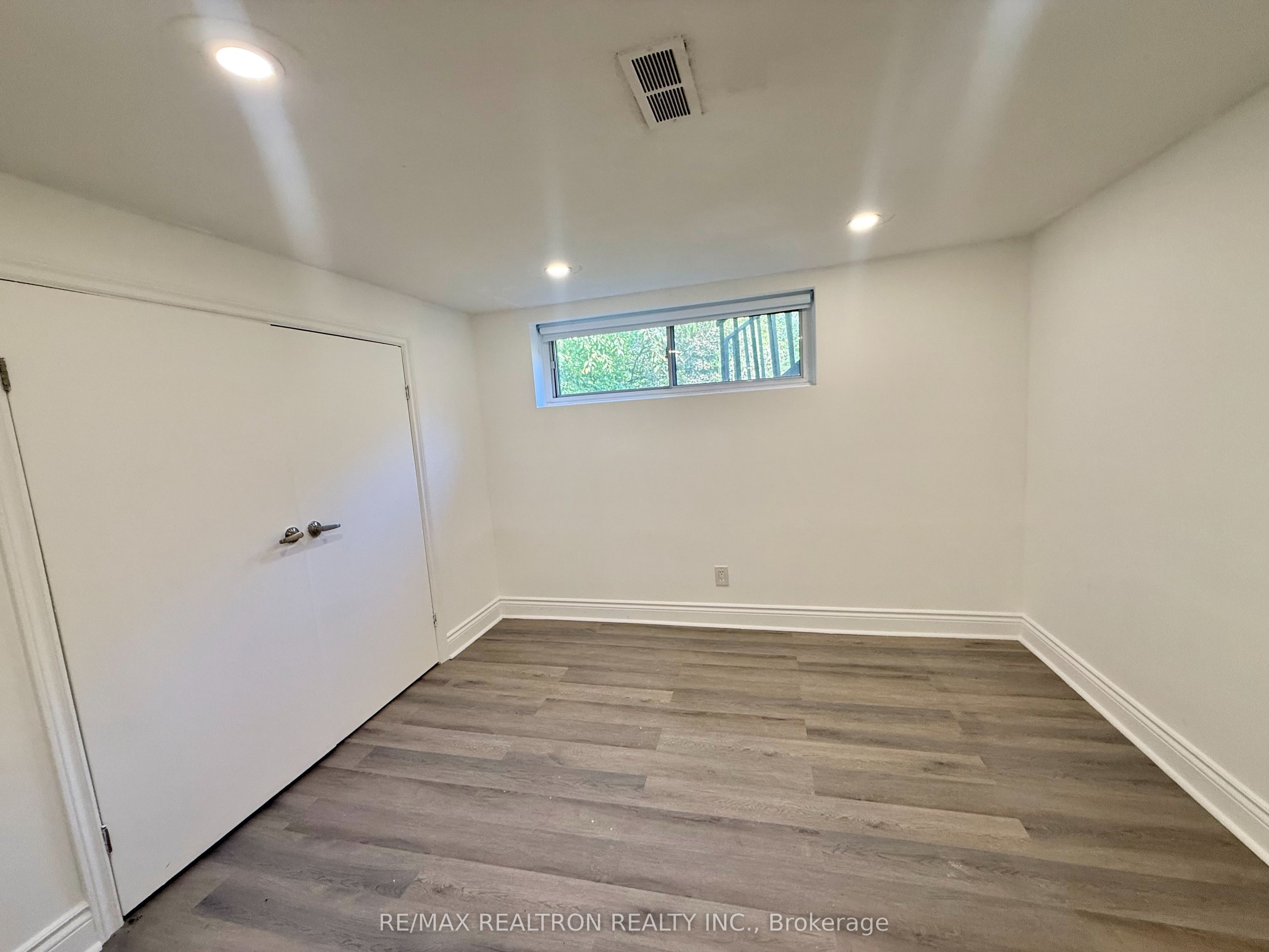 Unit Basement - 41 Brixham Terrace, North York 5