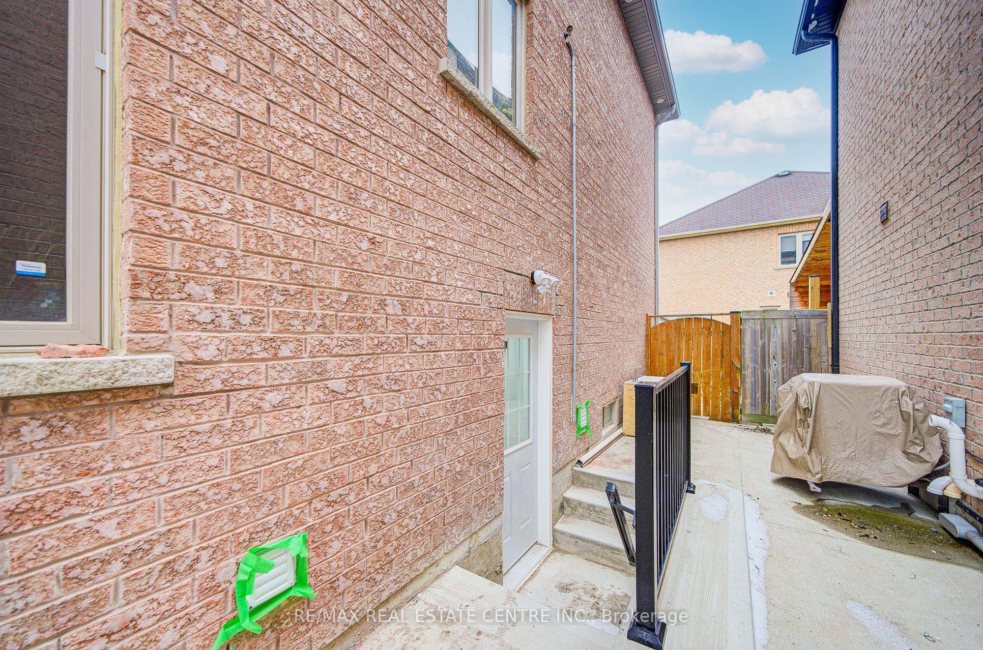 Unit Bsmt - 23 Gamson Crescent, Brampton 3