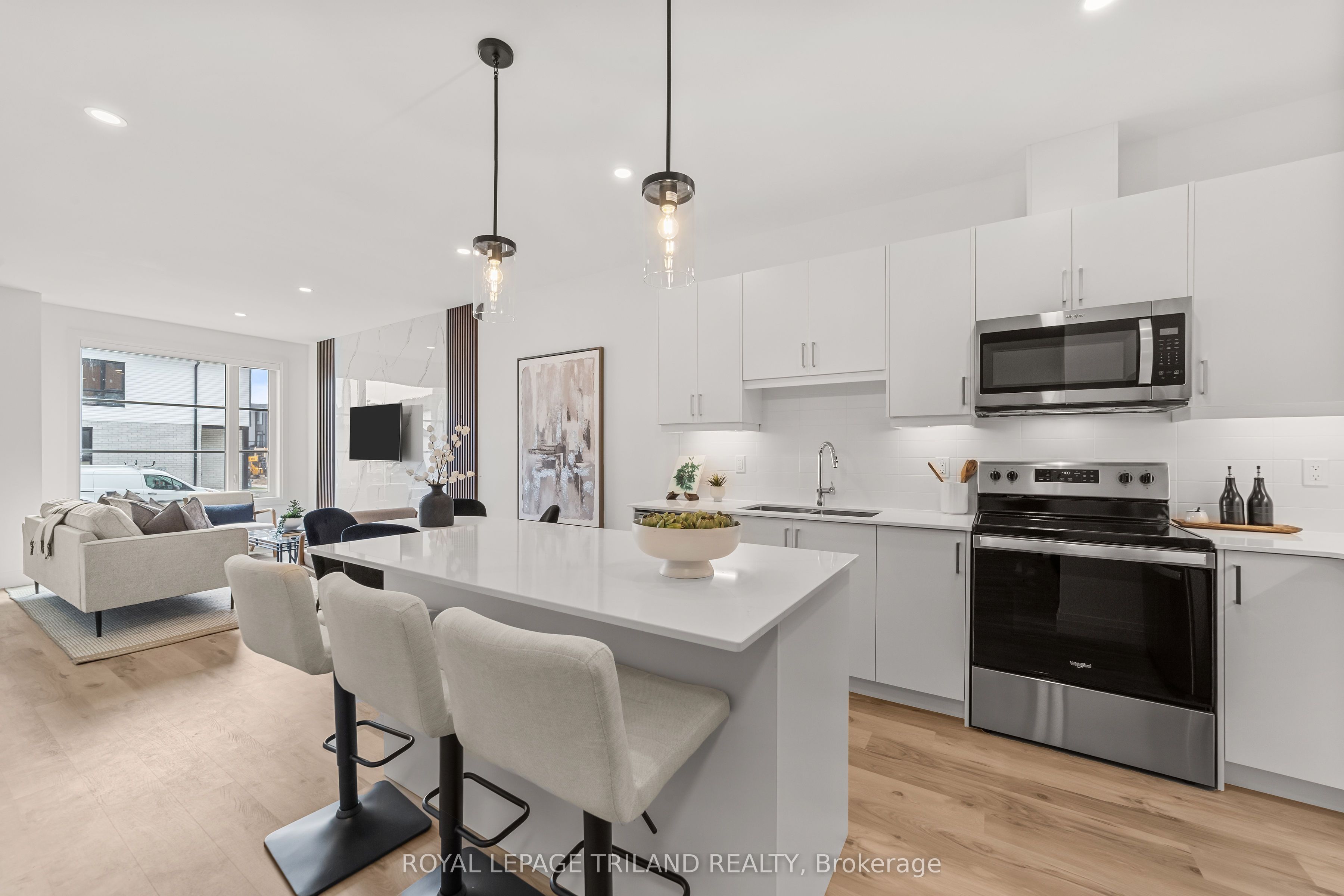 955 Catalpa Square, London 2