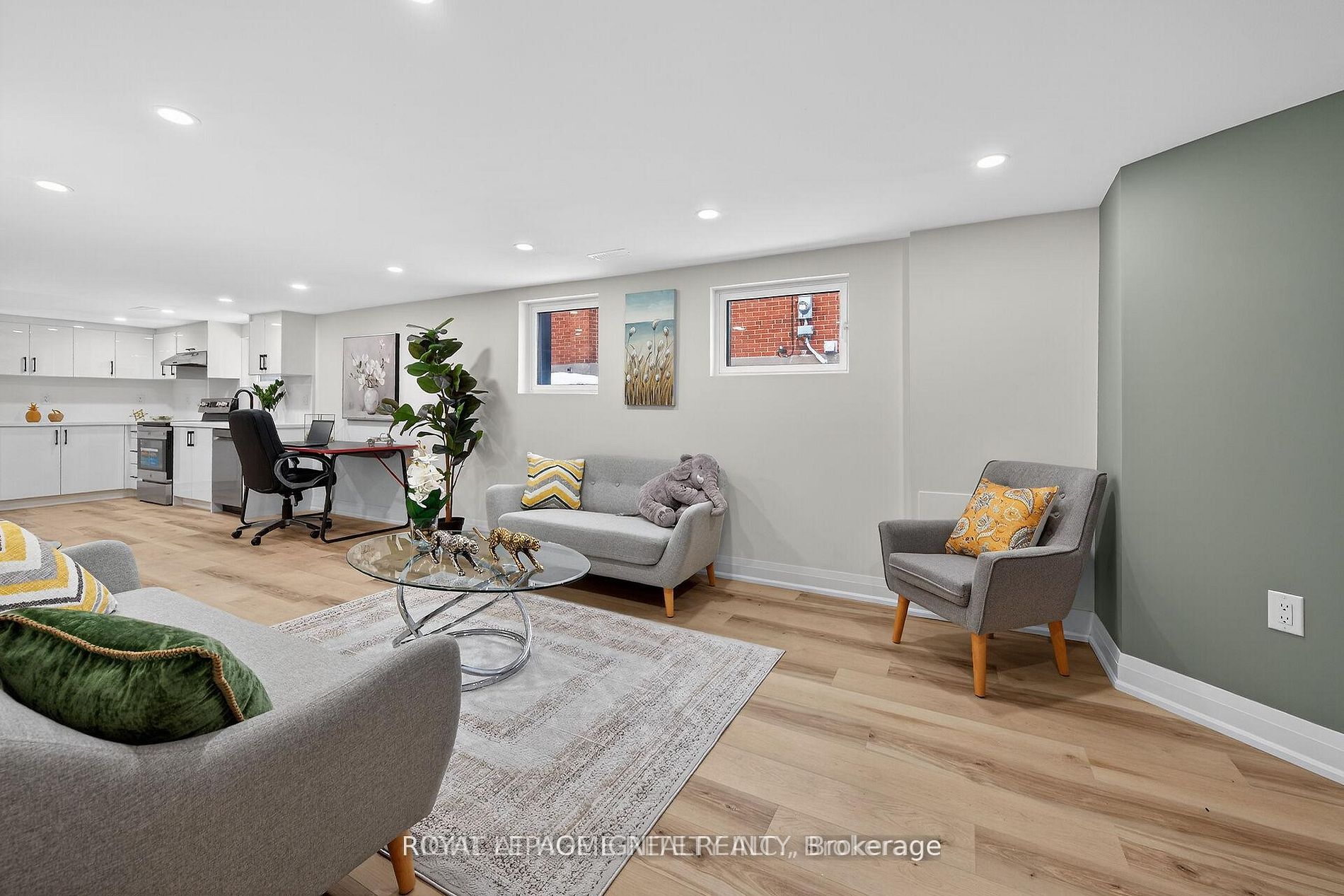 191 East 32nd Street, Hamilton 4