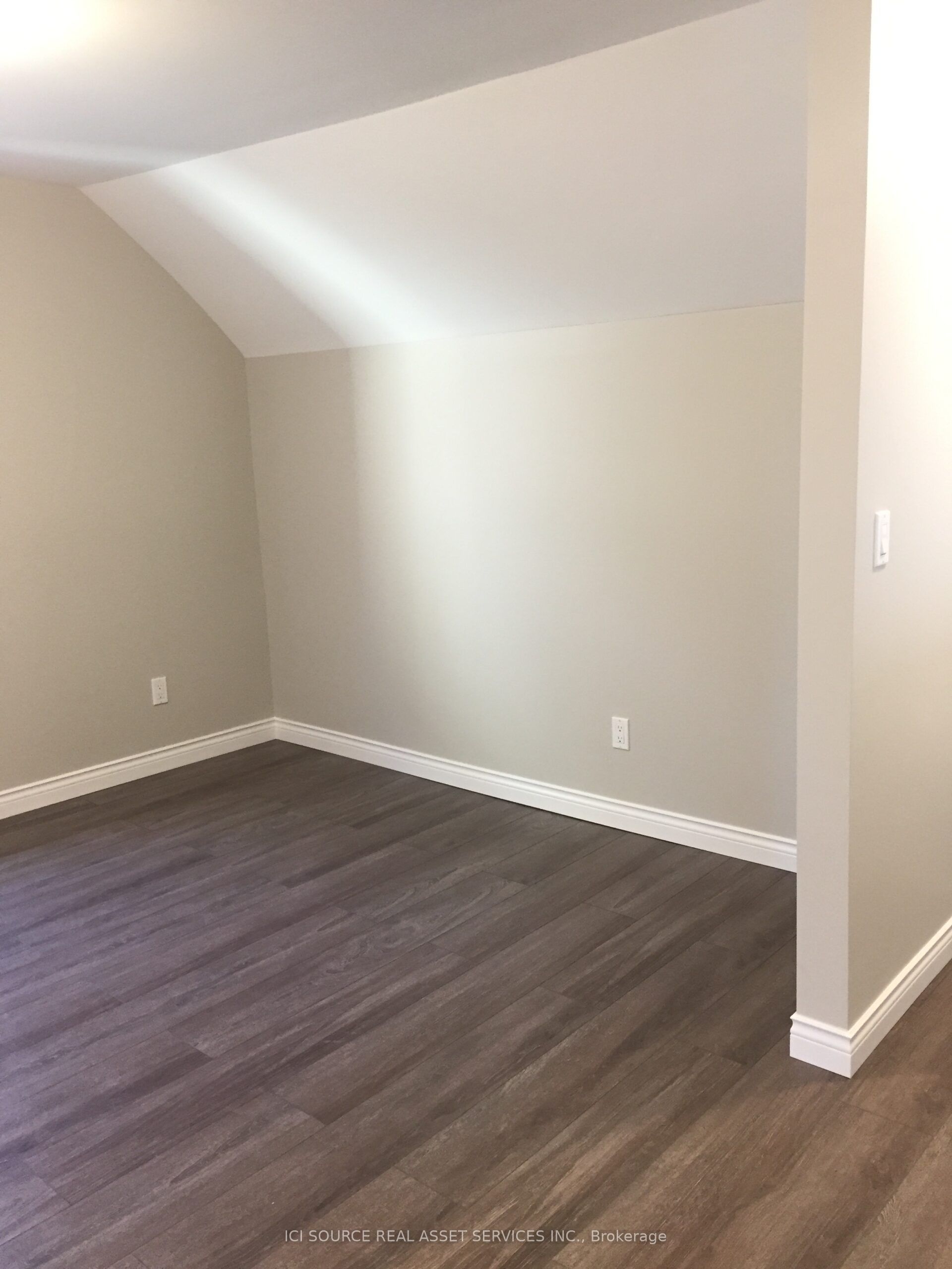 692 Lincoln Road, Windsor 4