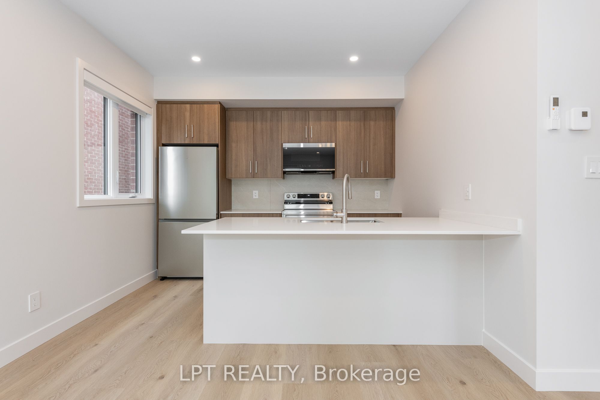 Unit 4 - 249 Columbus Avenue, Ottawa 2