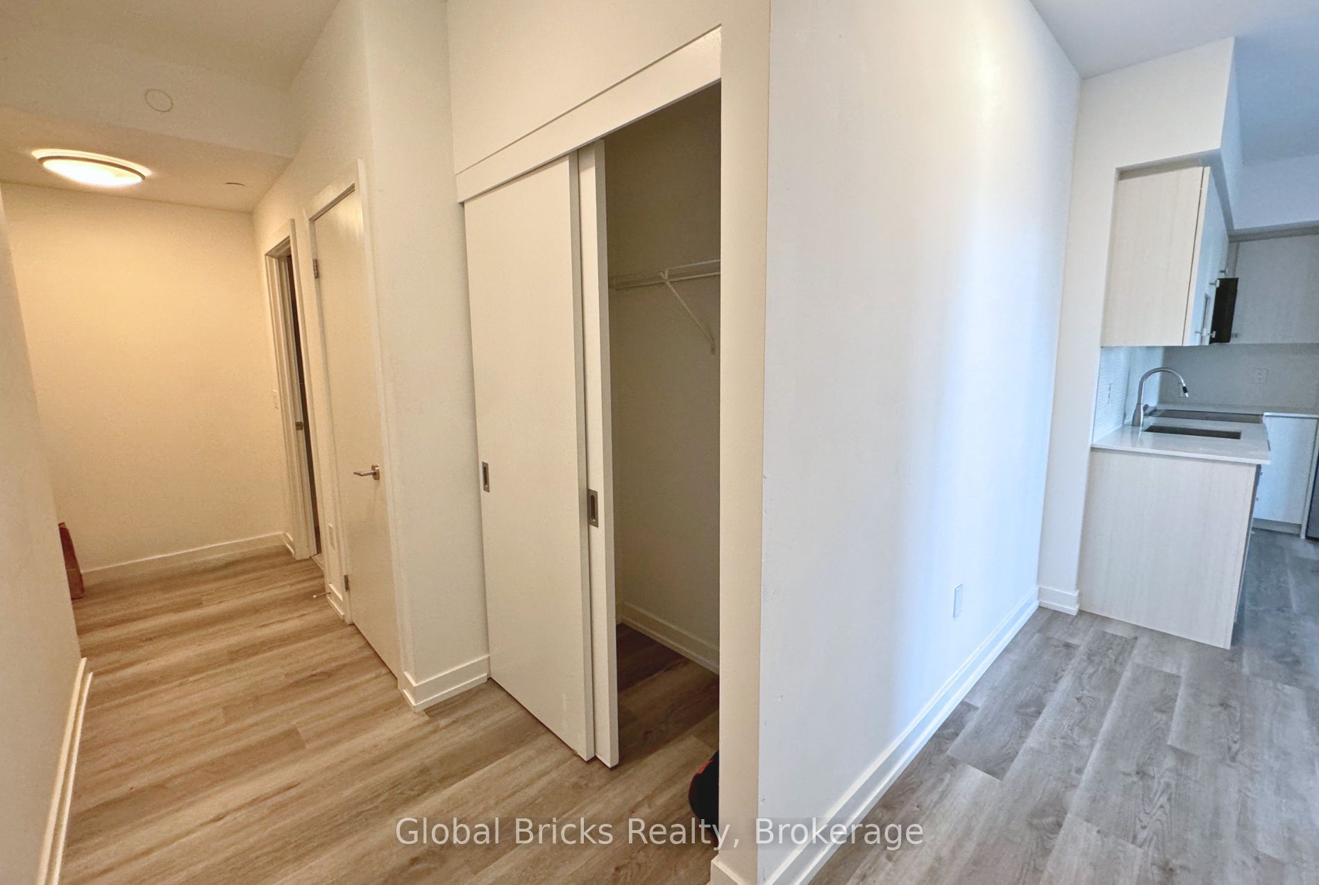 Unit 612 - 5 Wellington Street S, Kitchener 4