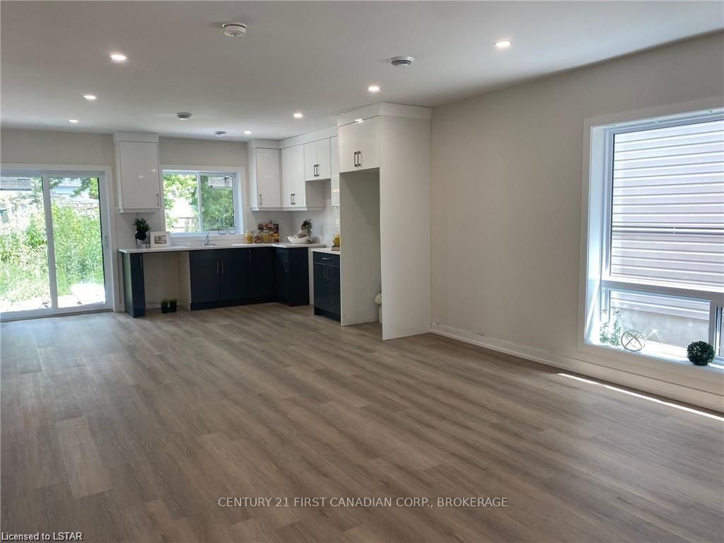 2388 BOSWELL Street, St. Clair 2