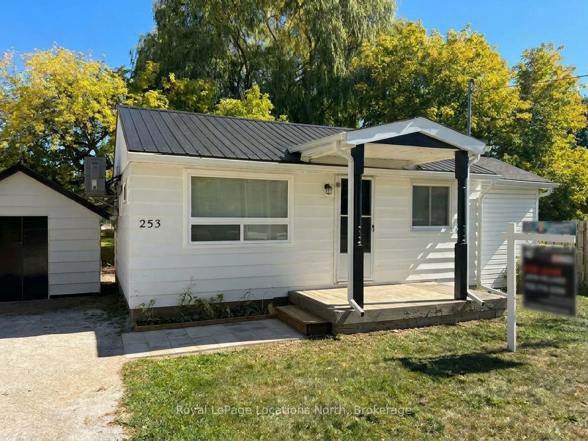 253 THOMPSON Street, Meaford 2