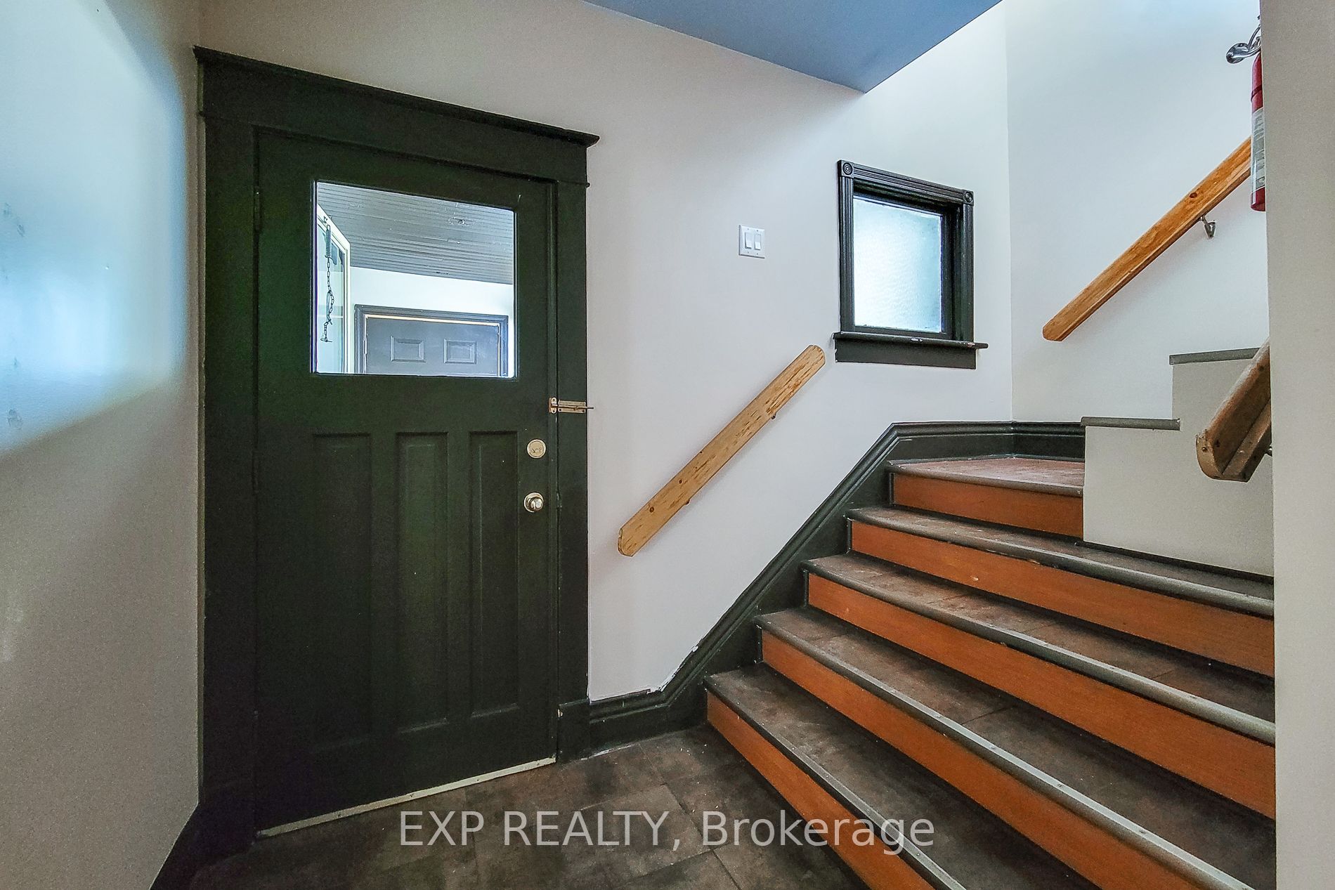 Unit Upper - 6133 Prospect Street, Niagara Falls 2