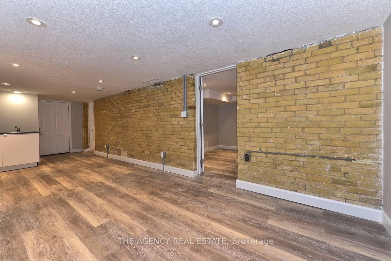 870 Queens Avenue, London 3