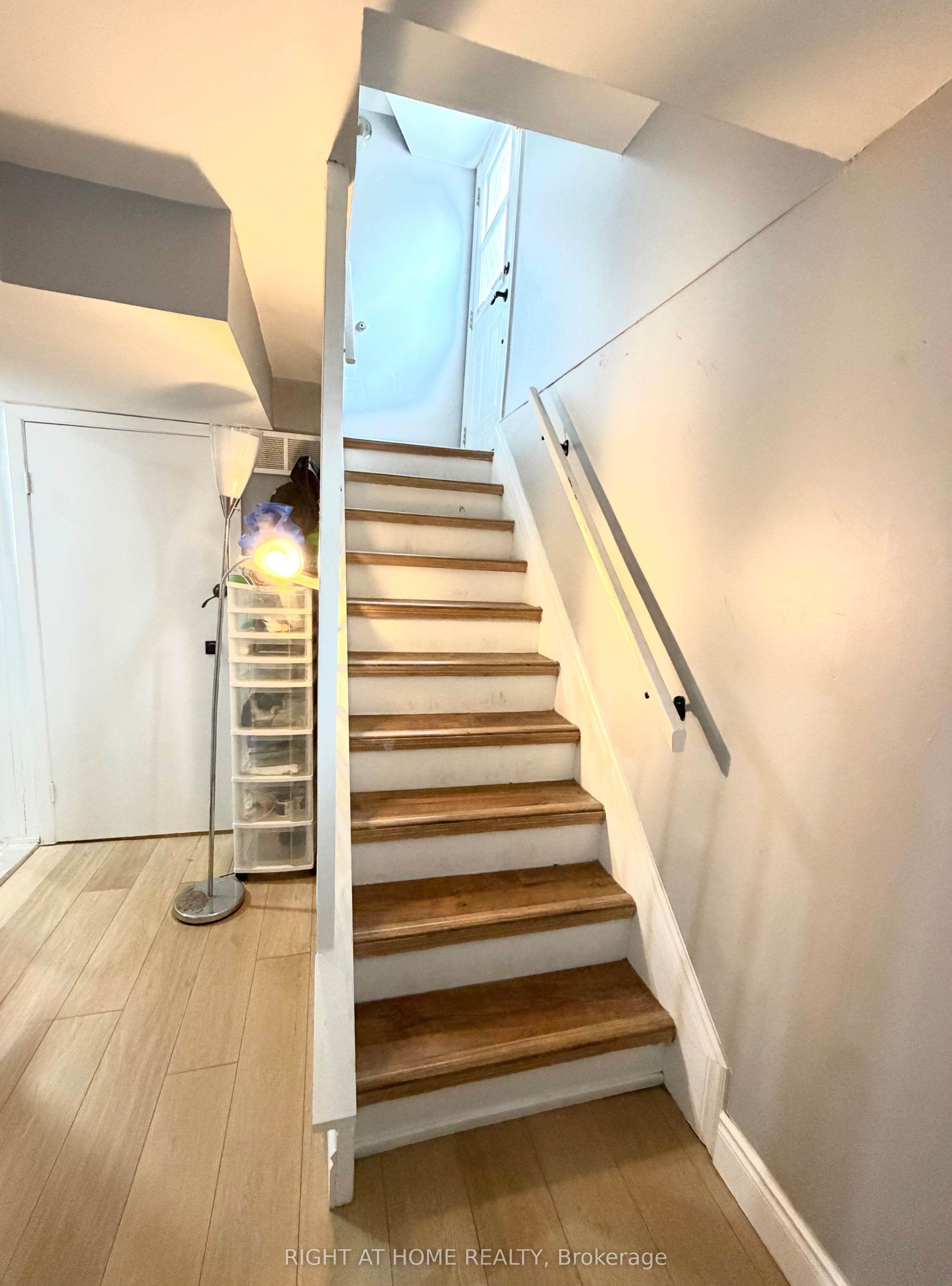 Unit Basement - 237 Homestead Crescent, London 5