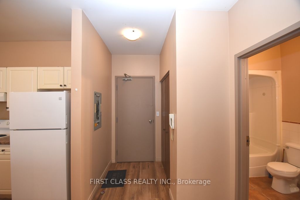 Unit 3 - 18 Market Street, Brantford 3