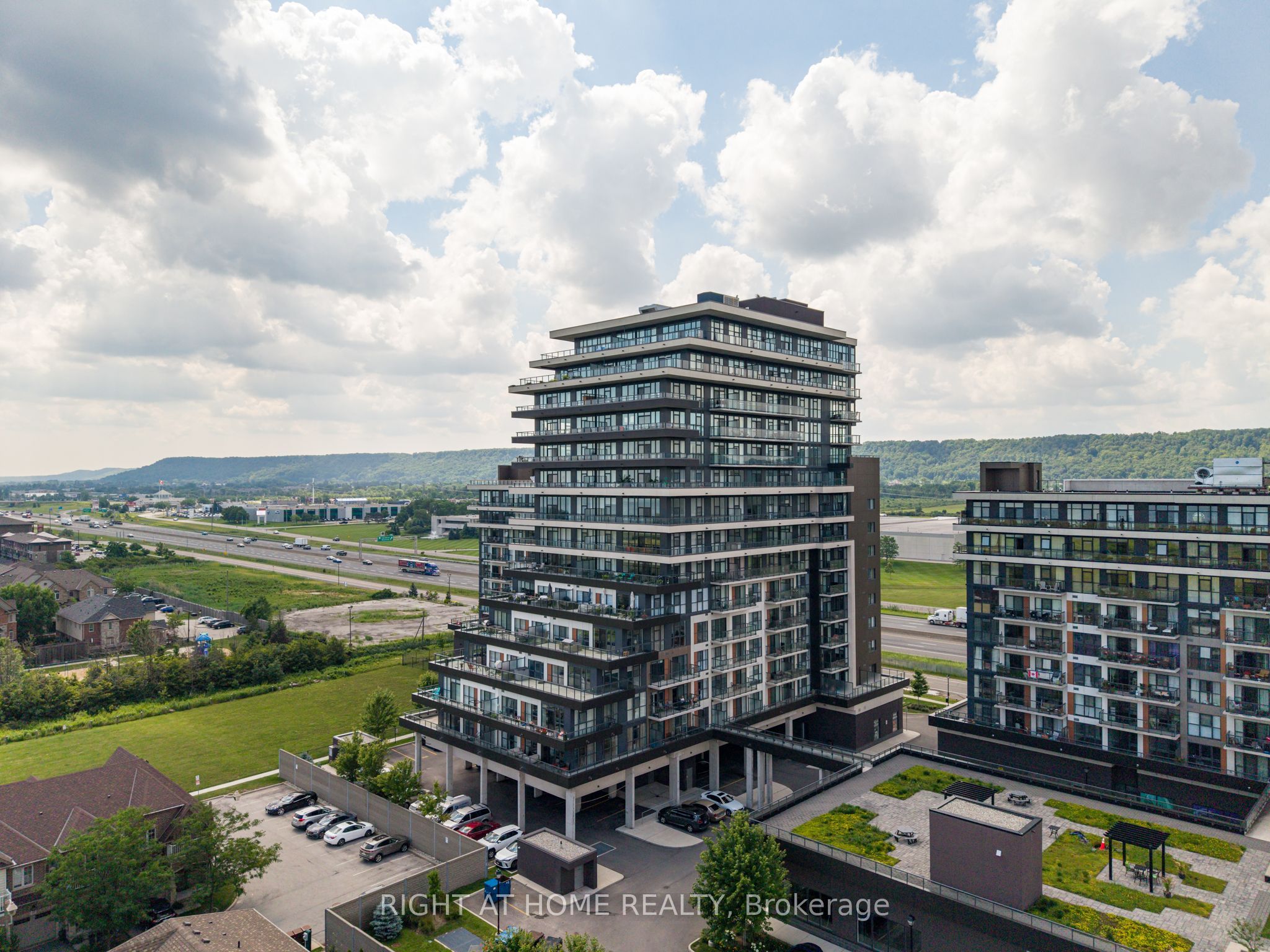 Unit 1208 - 550 North Service Road, Grimsby 1