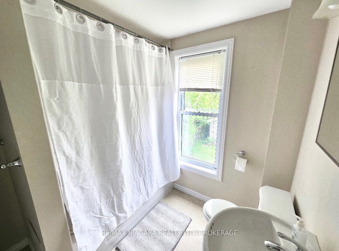 Unit UPPER - 215 Mcalpine Avenue S, Welland 4