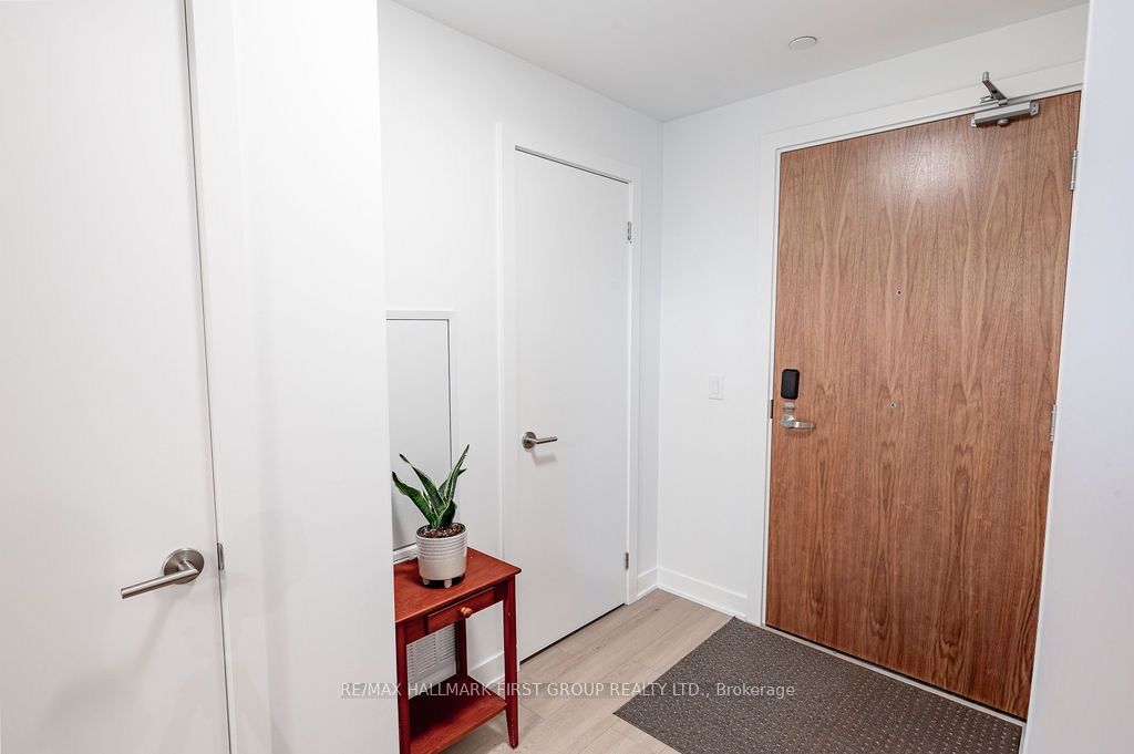 Unit 610 - 25 Wellington Street, Kitchener 4