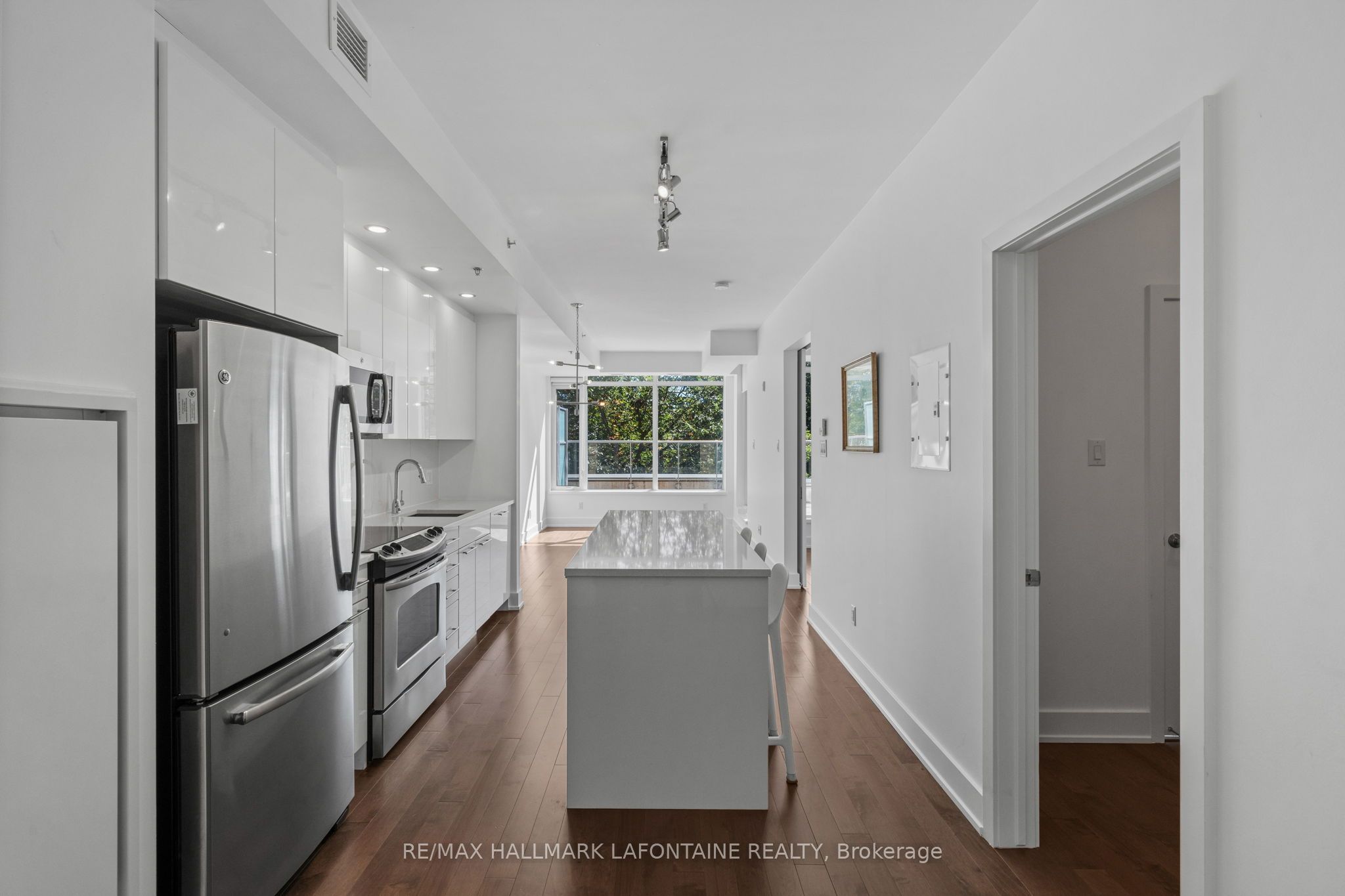 Unit 204 - 88 Richmond Road, Ottawa 4