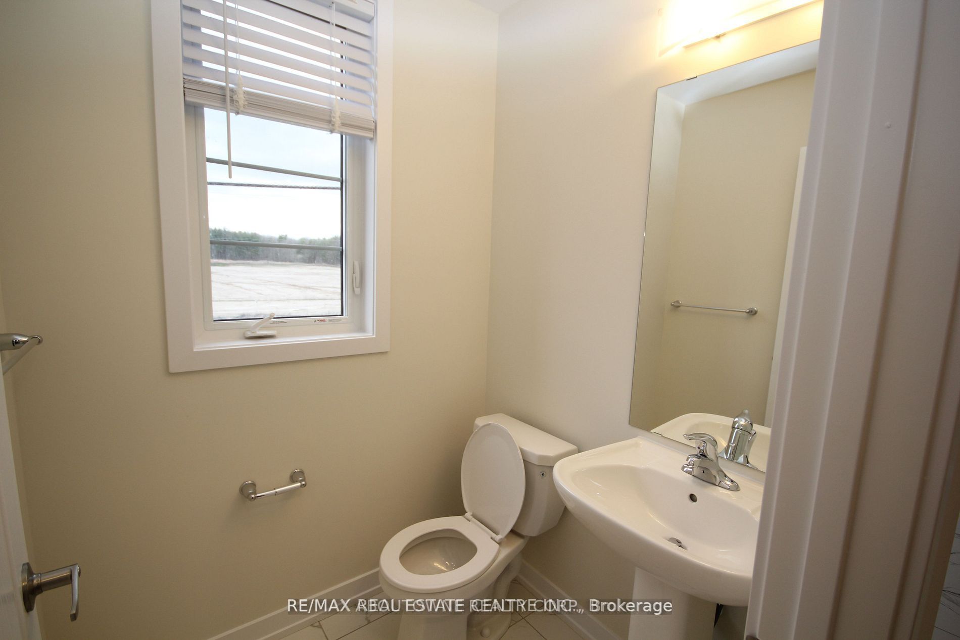 111 melody Lane, Thorold 2