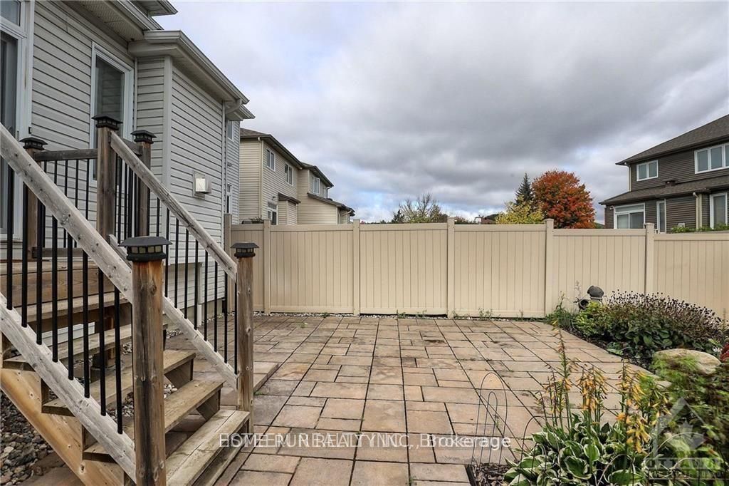 206 BROXBURN Crescent, Nepean 3