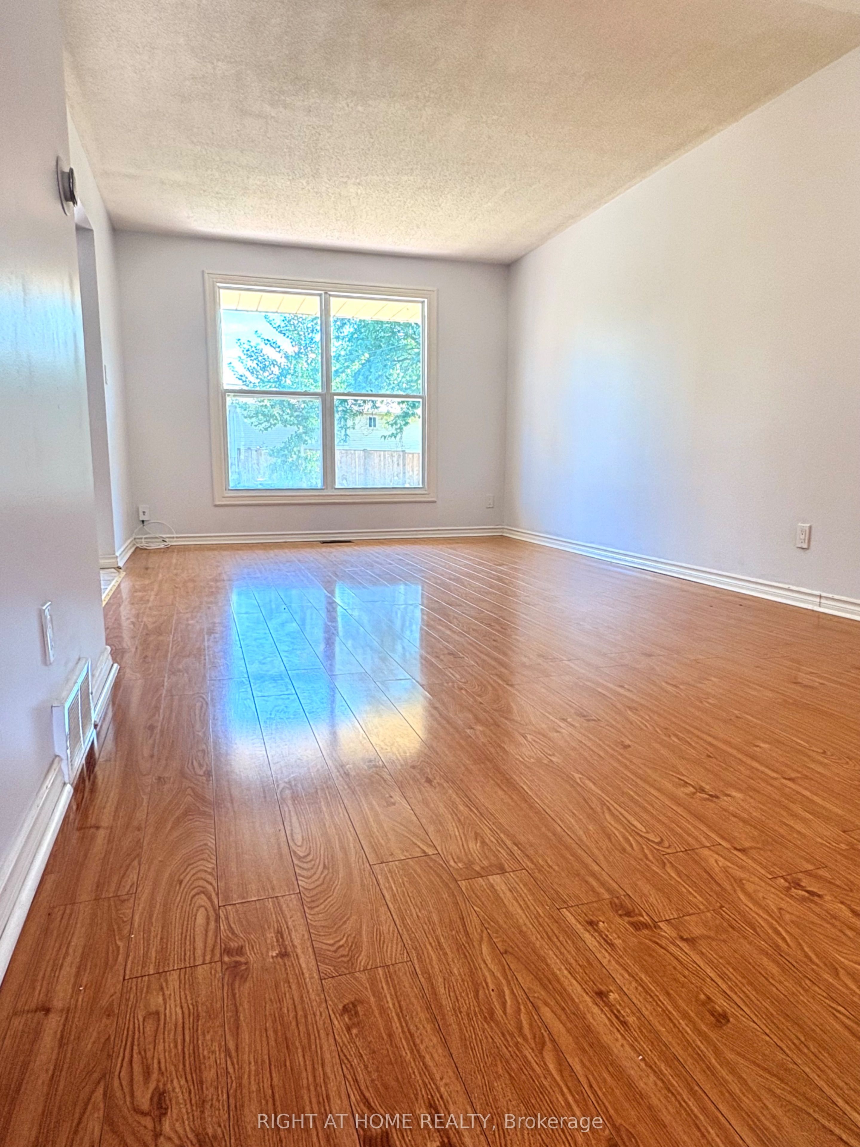 Unit Main Floor - 32 VINTAGE Crescent, St. Catharines 5