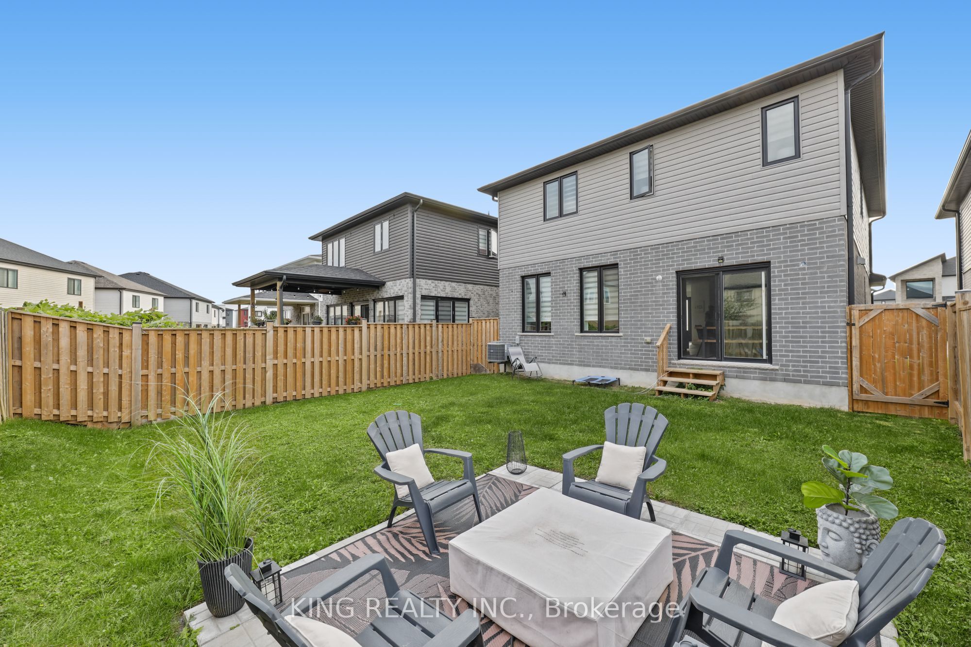 3342 David Milne Way, London 5