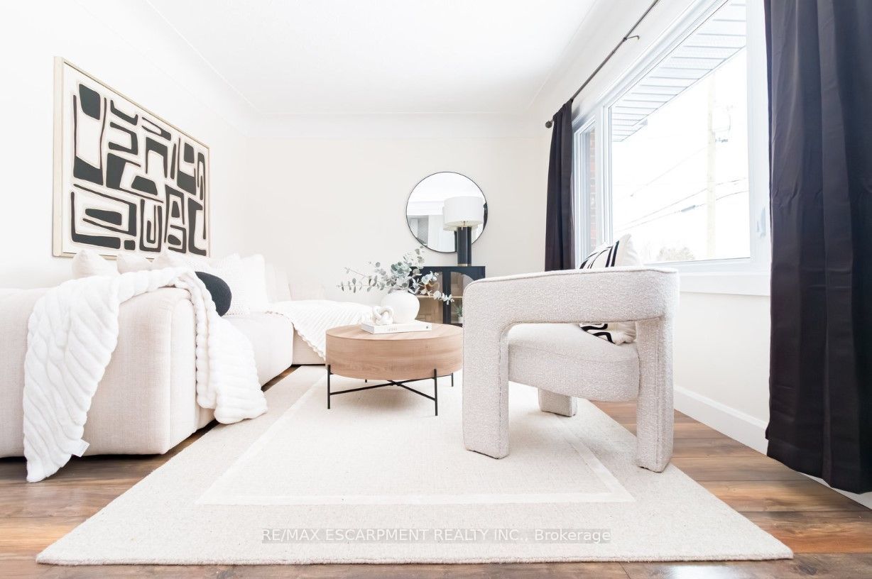 Unit Upper - 374 East 16th Street, Hamilton 3