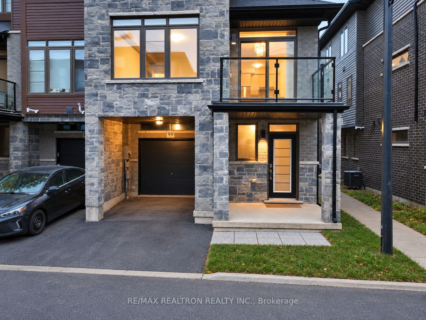 Unit 99 - 30 Times Square Boulevard, Stoney Creek 3