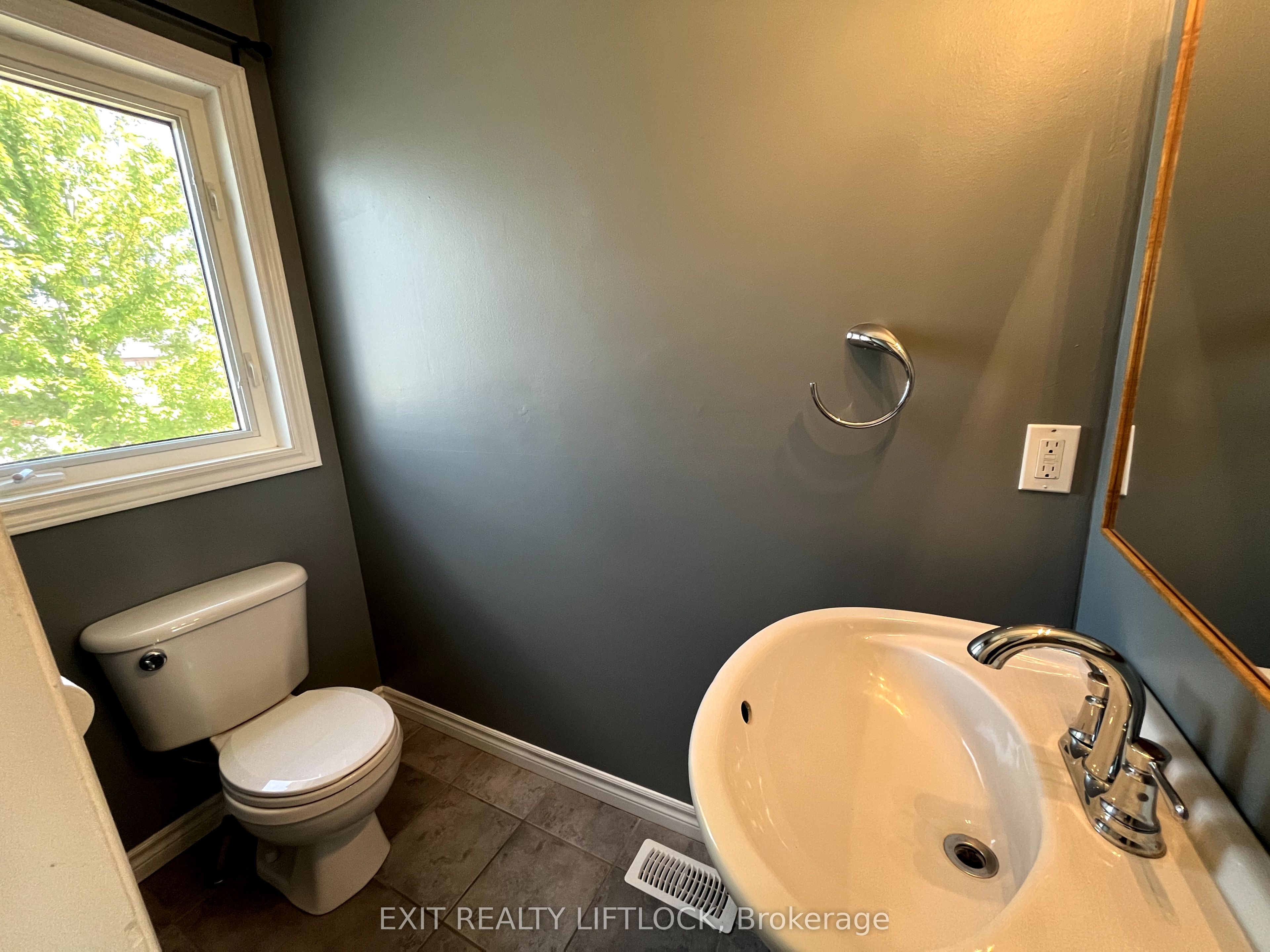 722 Trailview Drive, Peterborough 3