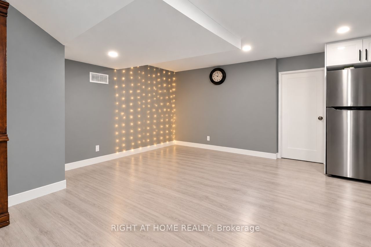 Unit Basement - 200 Renfro Crescent, London 3
