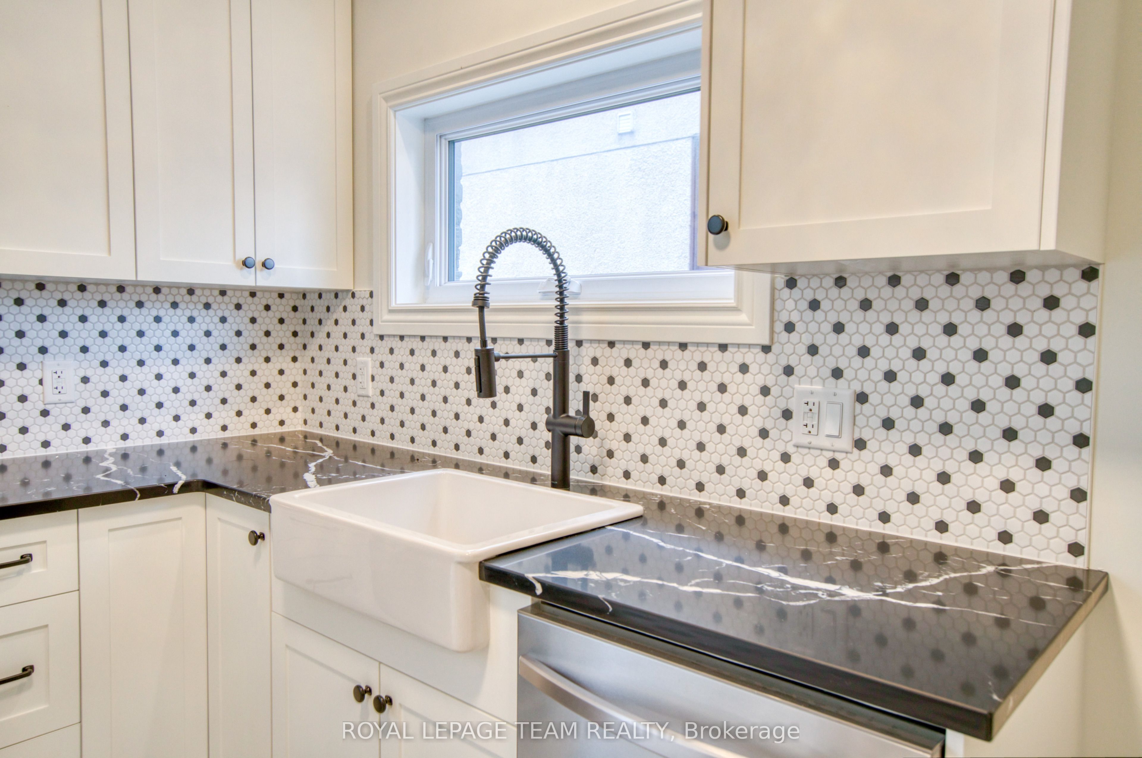 Unit 2 - 238 Bruyere Street, Ottawa 5