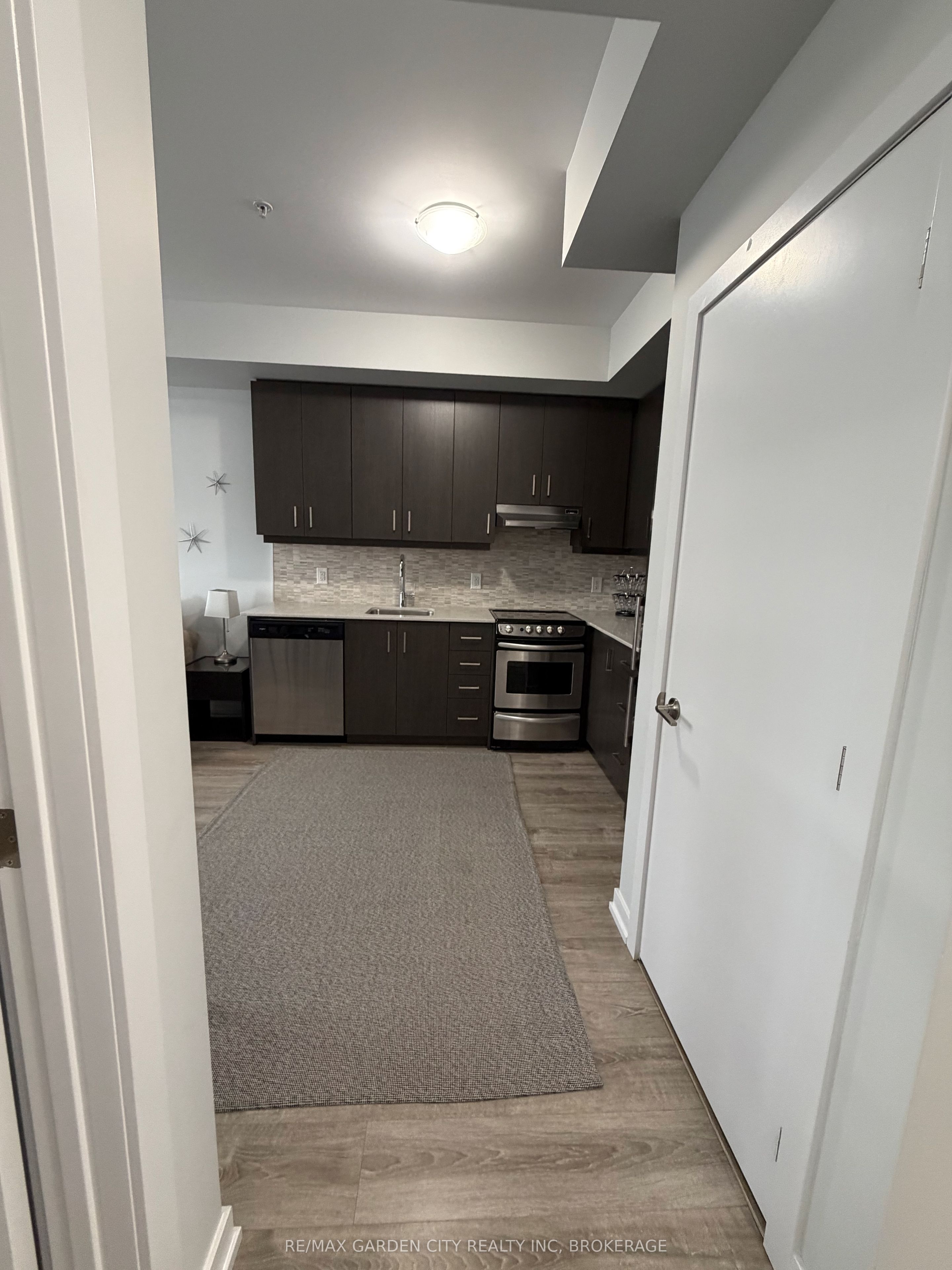 Unit 409 - 10 Esplanade Lane N, Grimsby 5