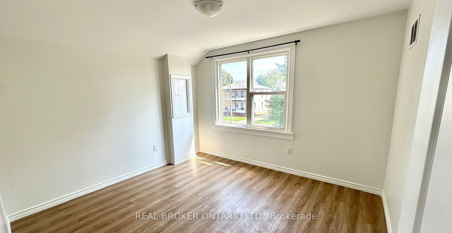 Unit Upper - 301 Wallace Ave Avenue S, Welland 5
