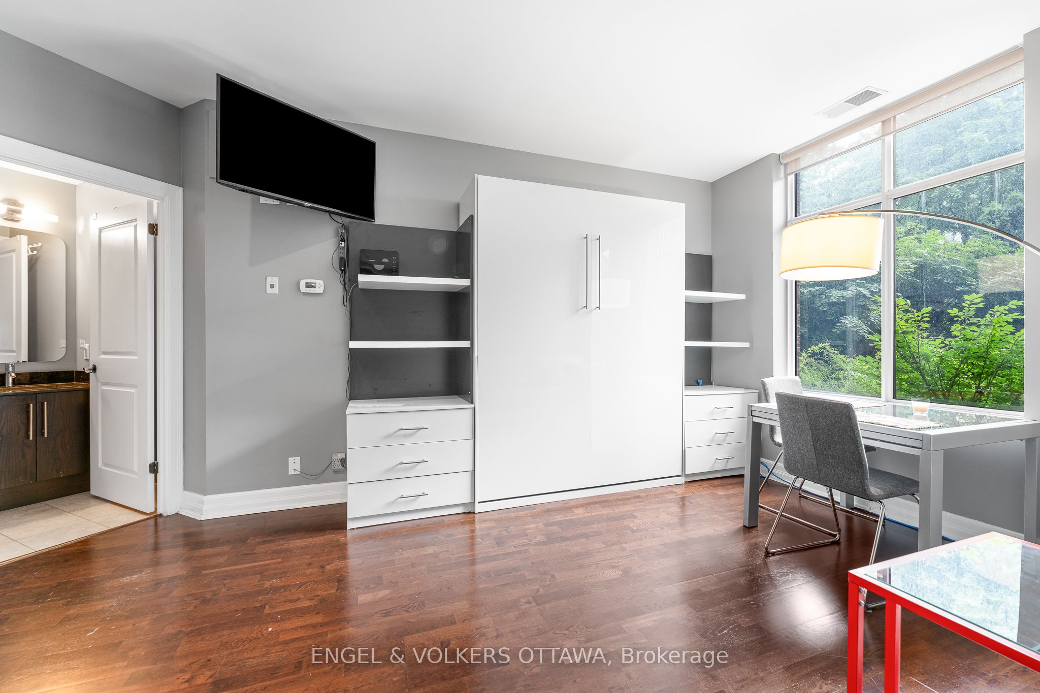 Unit 102 - 320 Mcleod Street, Ottawa 4