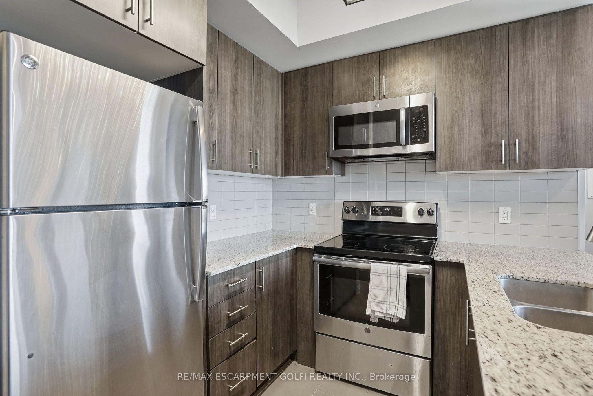 Unit 708 - 560 North Service Road, Grimsby 5