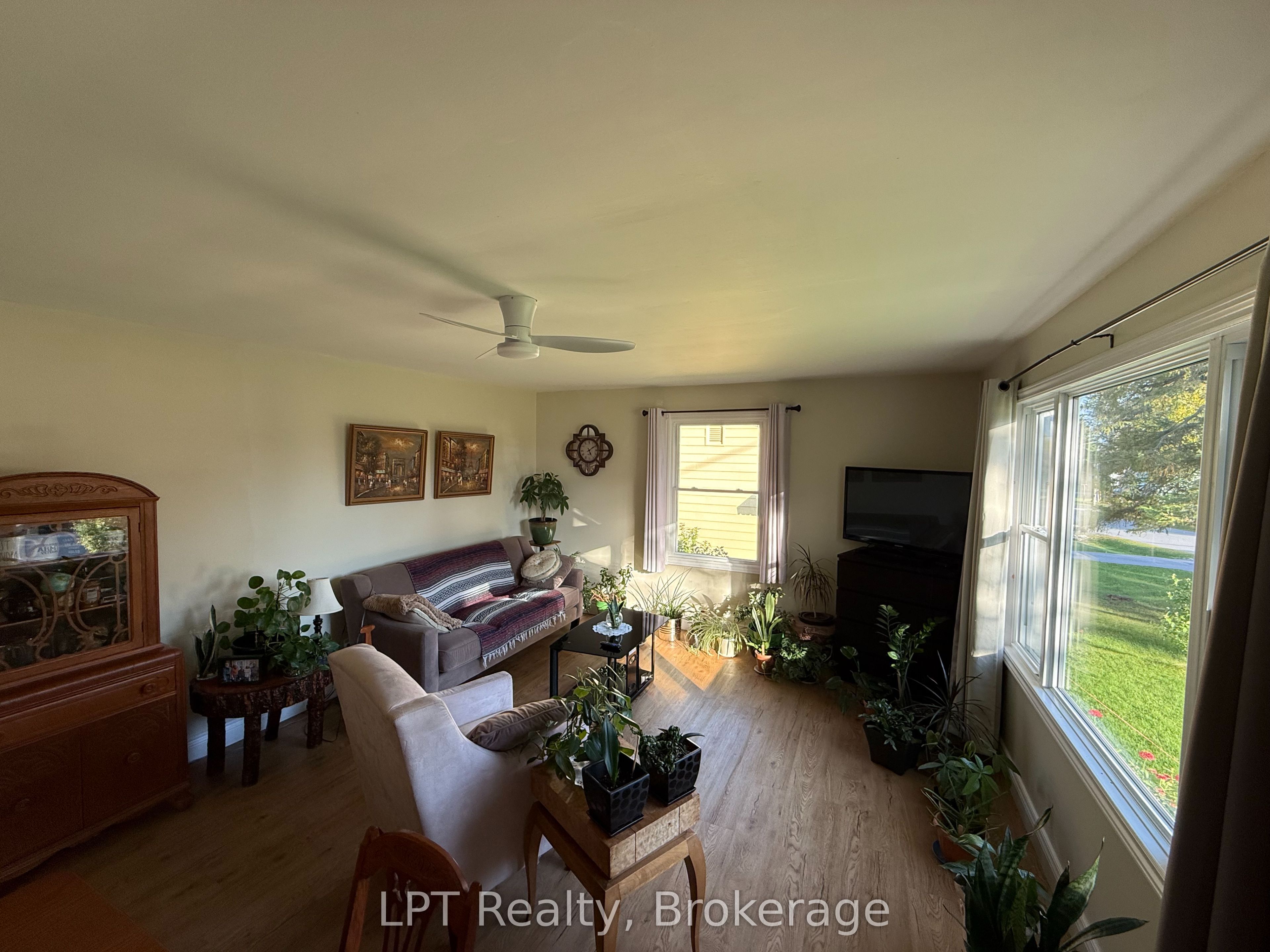 22 Third Street N, Prince Edward County 4